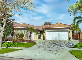 841 W Orange Heights Ln, Corona, CA 92882