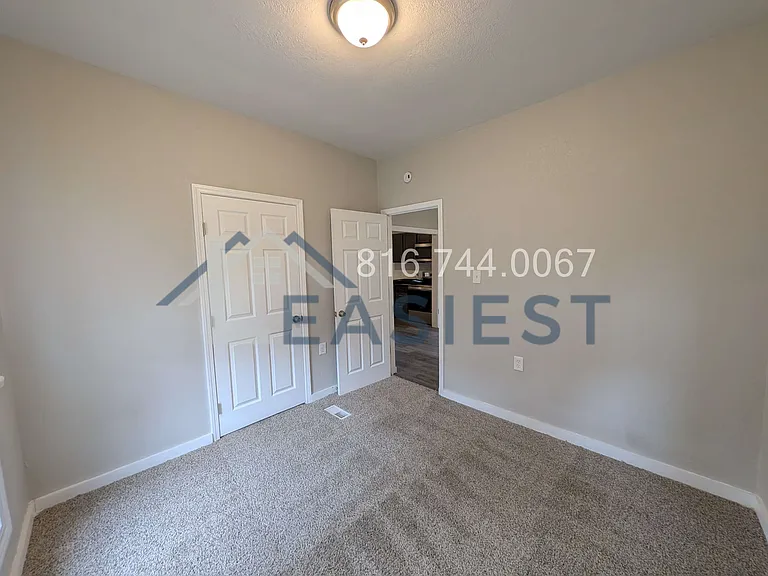 4501 E 19th St — Photo 10