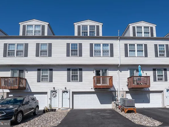 6 Riverwatch Ct, Essington, PA 19029
