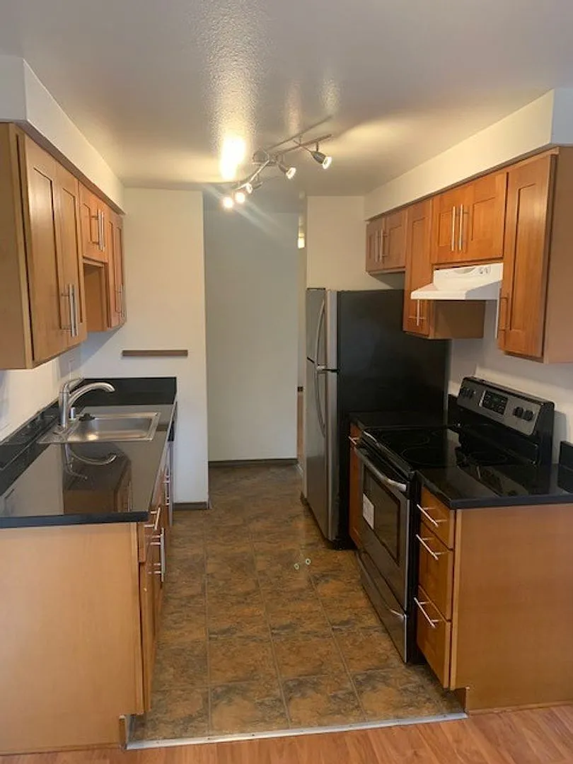 Elliott View Apartments — Photo 3