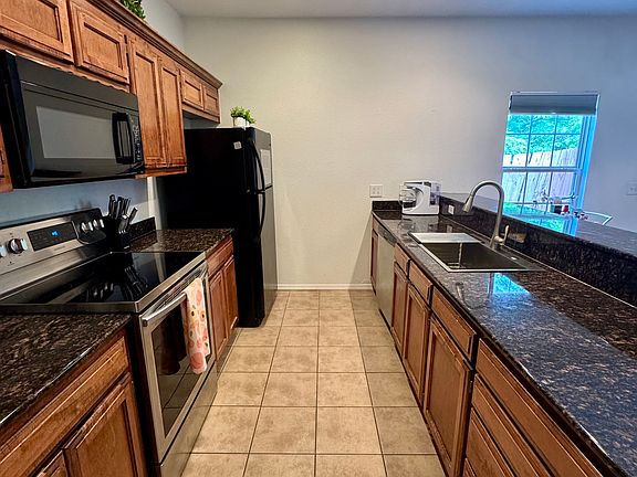 4th image of 3508 SW Deerfield Blvd #1