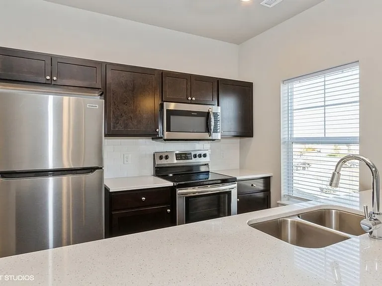 141 Clark Dr SW #5 — Photo 3