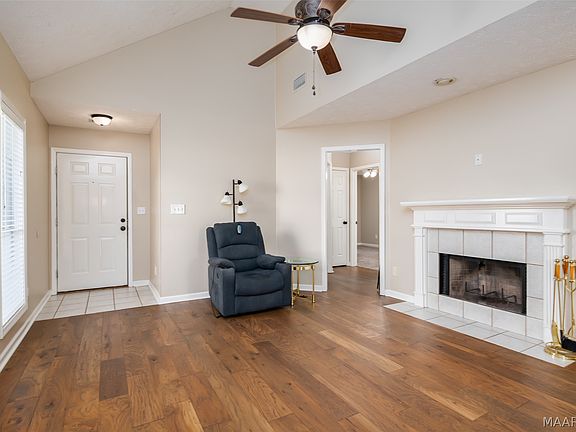 3rd image of 6808 Sandfield Dr