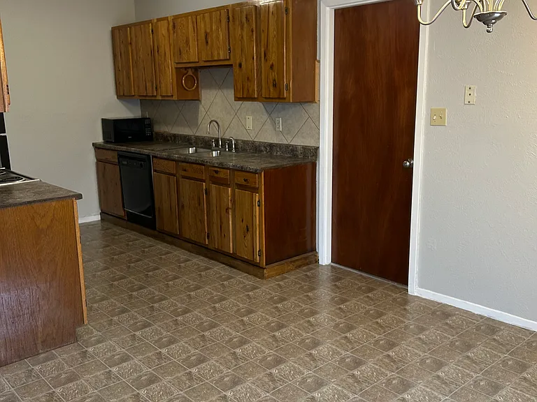 905 N Bishop St — Photo 5