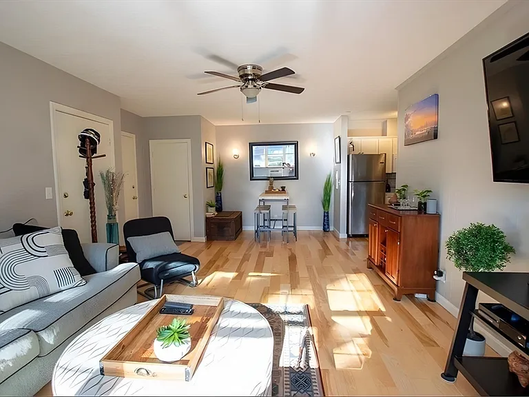 3 Tara Dr #4 — Photo 3