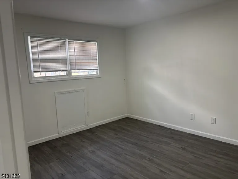 392 College Dr — Photo 9