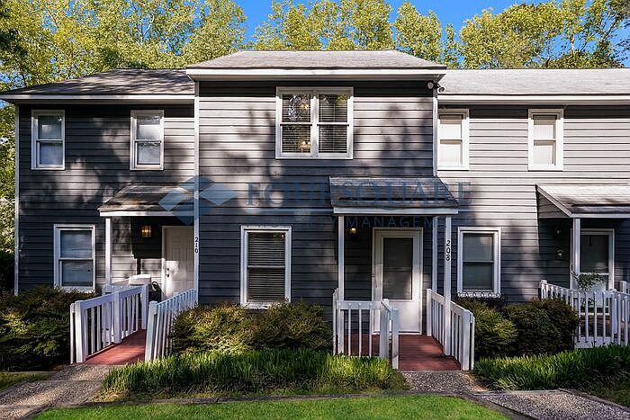 1st image of 208 Kristin Ct