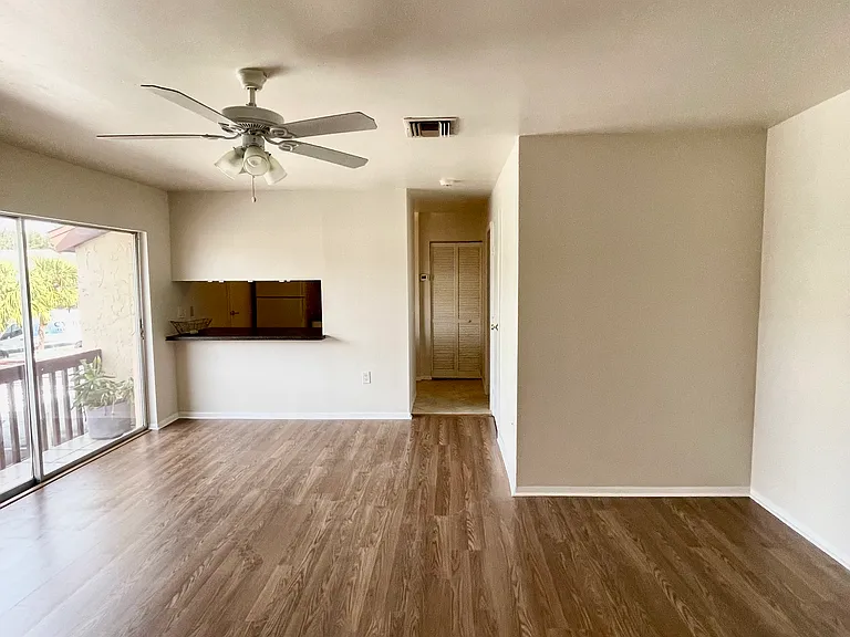 2636 Hidden Lake Dr N #E — Photo 1