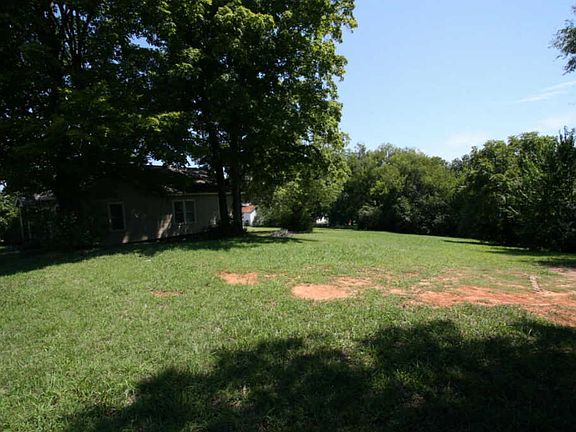 5th image of 1012 W Broadway Ave