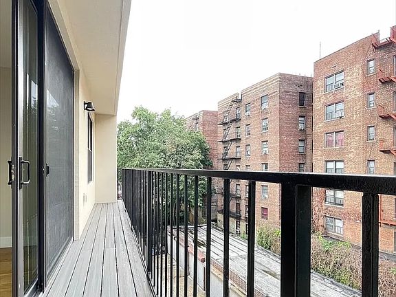 5th image of 2771 Reservoir Ave #4R