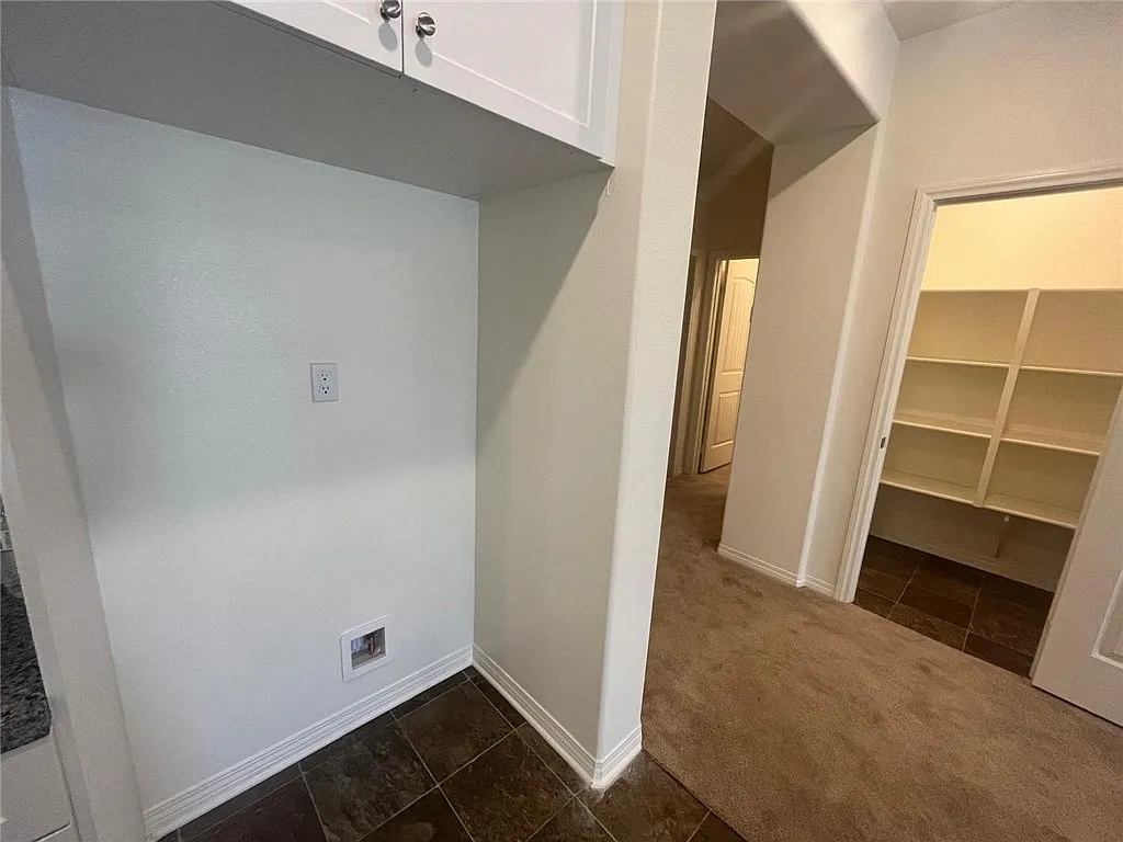 3 bed, 1946 sqft, $3,600 — Photo 2
