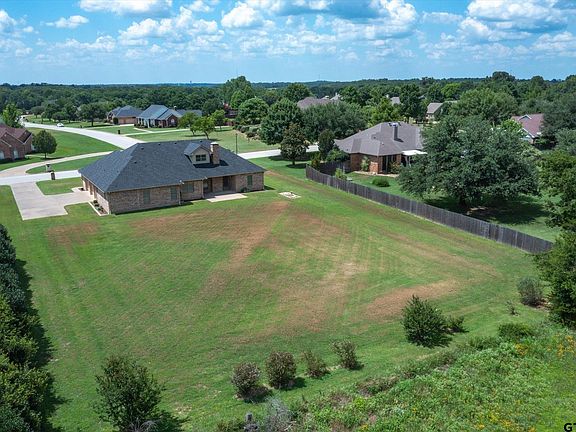 3rd image of 118 Lake Meadow Blvd