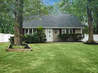 27 Highview Ln, Ridge, NY 11961