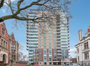 1522 On The Lake, Milwaukee, WI 53202