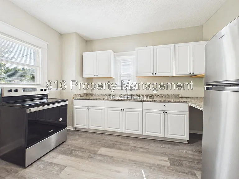 3205 E 31st St — Photo 11