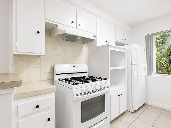 4th image of 1044 N Curson Ave APT 3