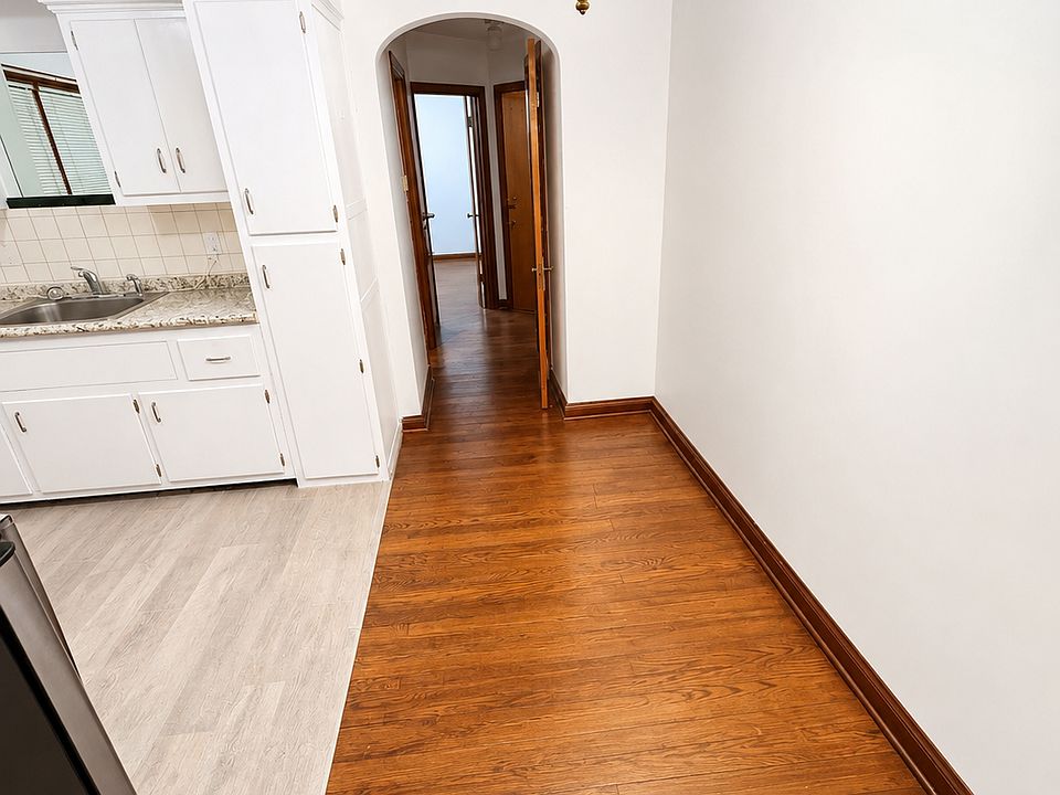 1st image of 4936 Winona Ave #2E