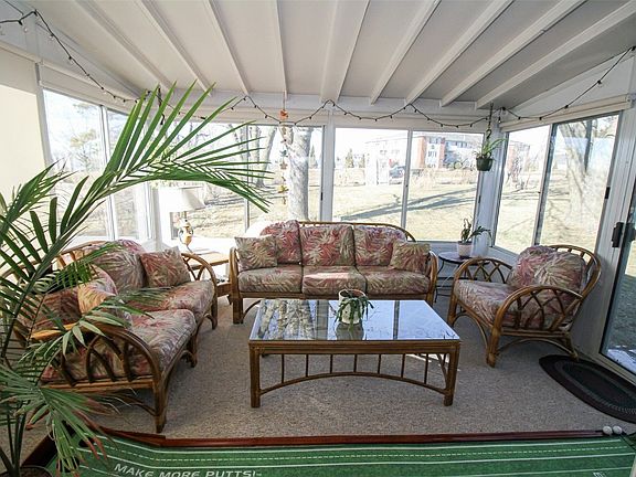 2nd image of 6407 Devonshire Dr NE