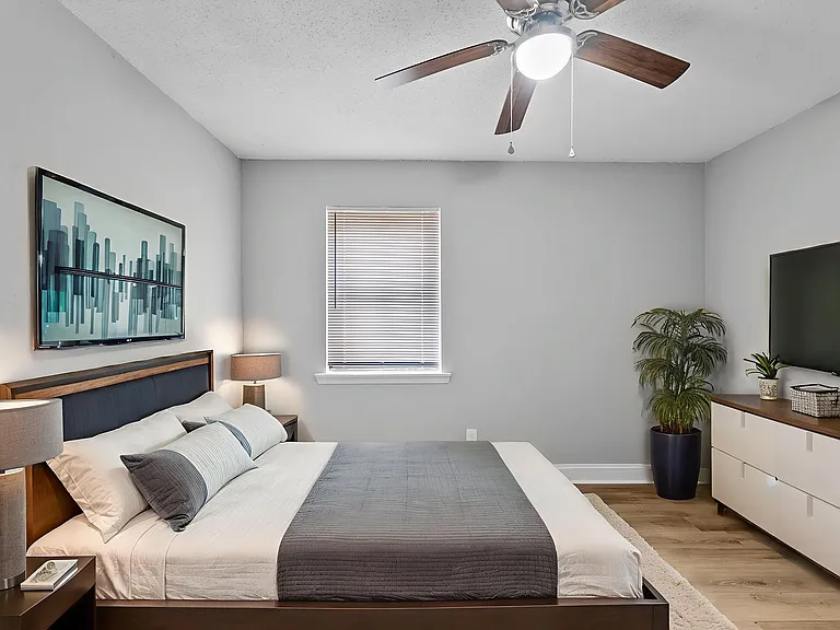 Pineview Apartments — Photo 3