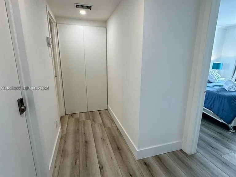 5401 Collins Ave #920 — Photo 28