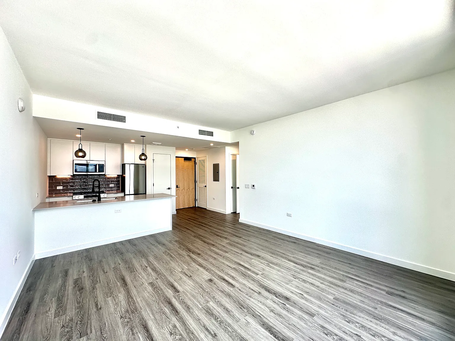 1 bed, 690 sqft, $2,459 — Photo 3