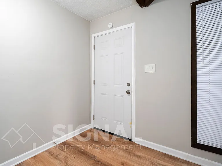 3037 Apple Valley Ln — Photo 5