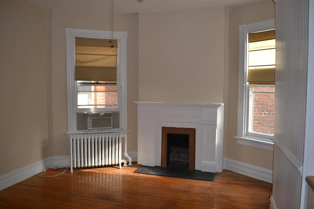 Building Photo - 1835 W Grace St #2