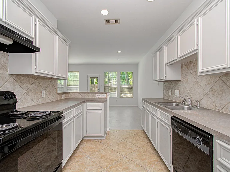 743 Hallsleigh Ln — Photo 19