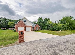 704 Grandview Dr, Granbury, TX 76049