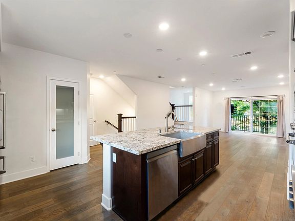 5th image of 2400 Torrey Pines Rd Unit 112