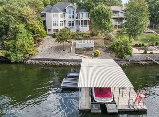 853 Sweetwater Dr, Four Seasons, MO 65049