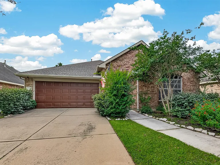 23222 Century Plant Dr — Photo 2