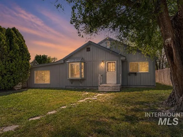 215 W Arizona Ave, Homedale, ID 83628
