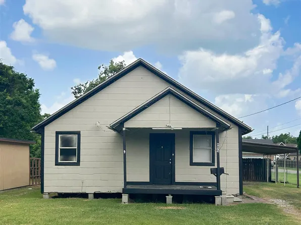 6675 Terrell St, Groves, TX 77619
