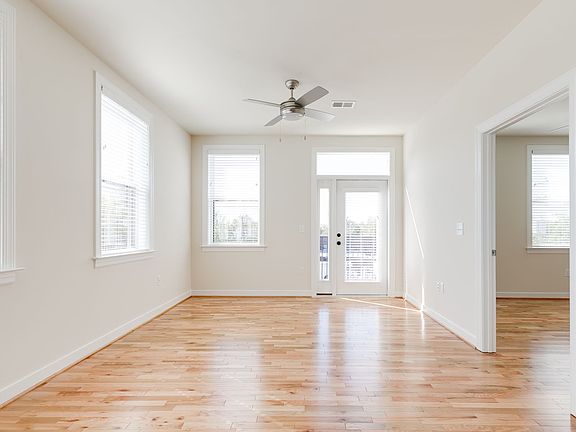4th image of 2910 Q St APT 304