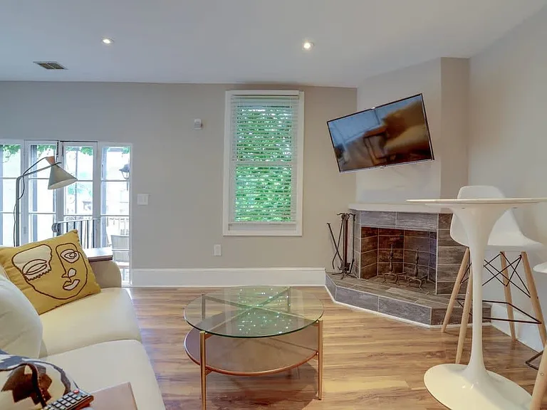 113 C St SE #4 — Photo 2