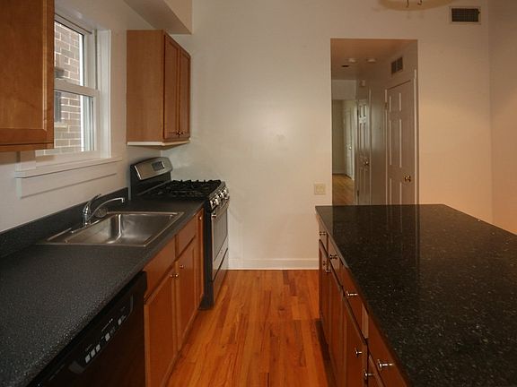 4th image of 1426 W Barry Ave #1F