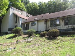 534 Midland Lake Rd, Middletown, NY 10941