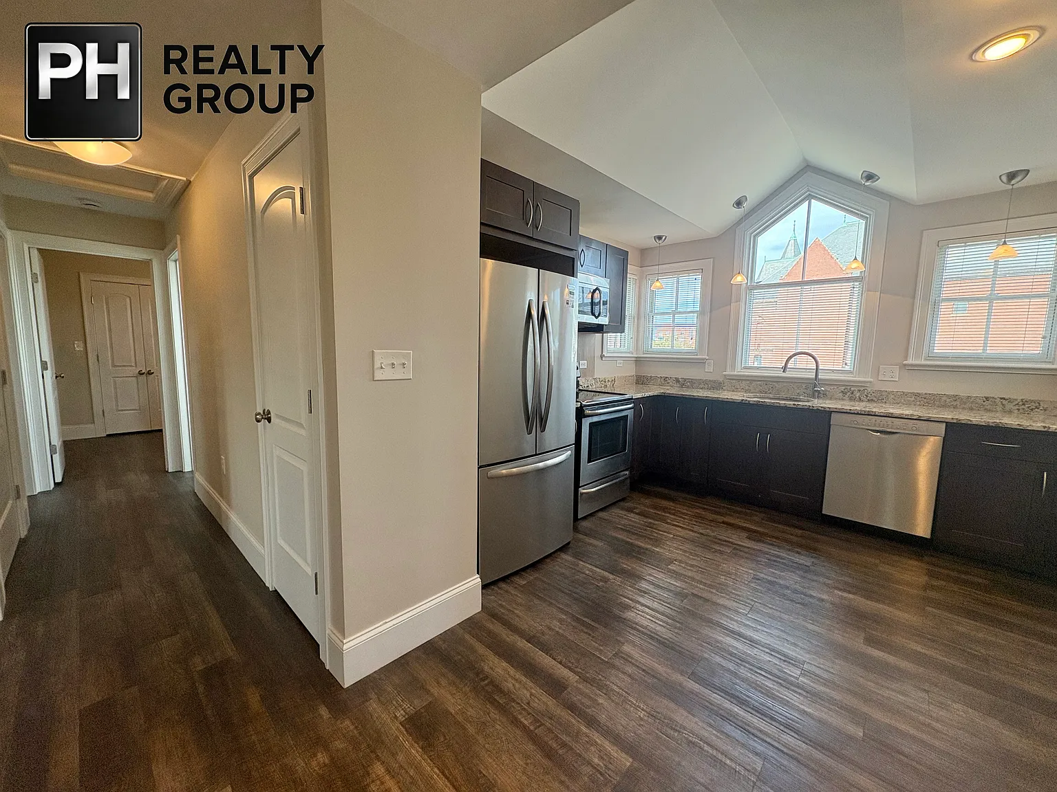 2 bed, 1000 sqft, $3,000 — Photo 2