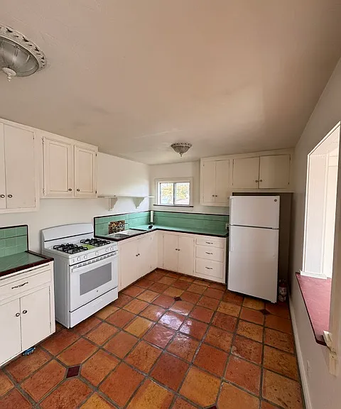 Castaic Ave — Photo 3