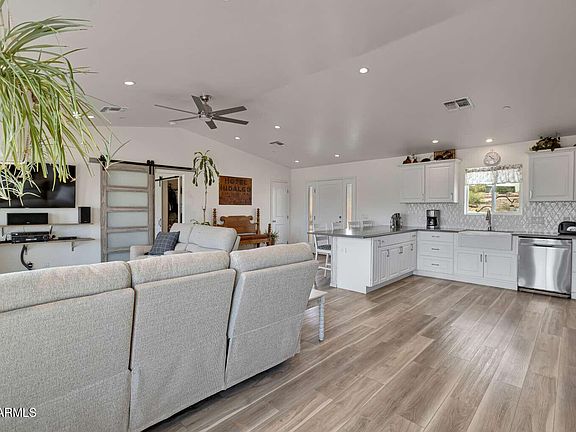 5th image of 625 E CLIFFSIDE Drive