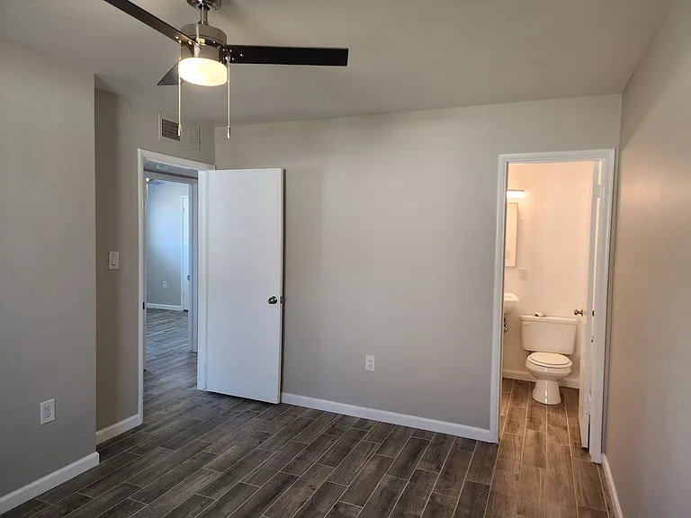 1041 W Elna Rae St — Photo 16