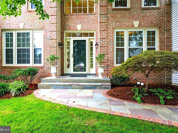 3rd image of 9365 Braymore Cir