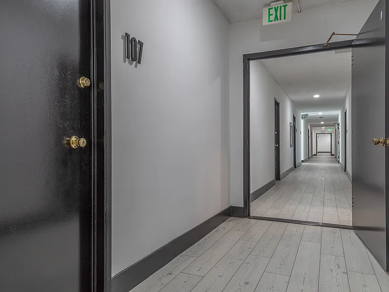 8011 W Romaine St — Photo 6