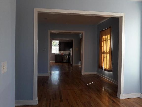 4th image of 229 N Sacramento Blvd