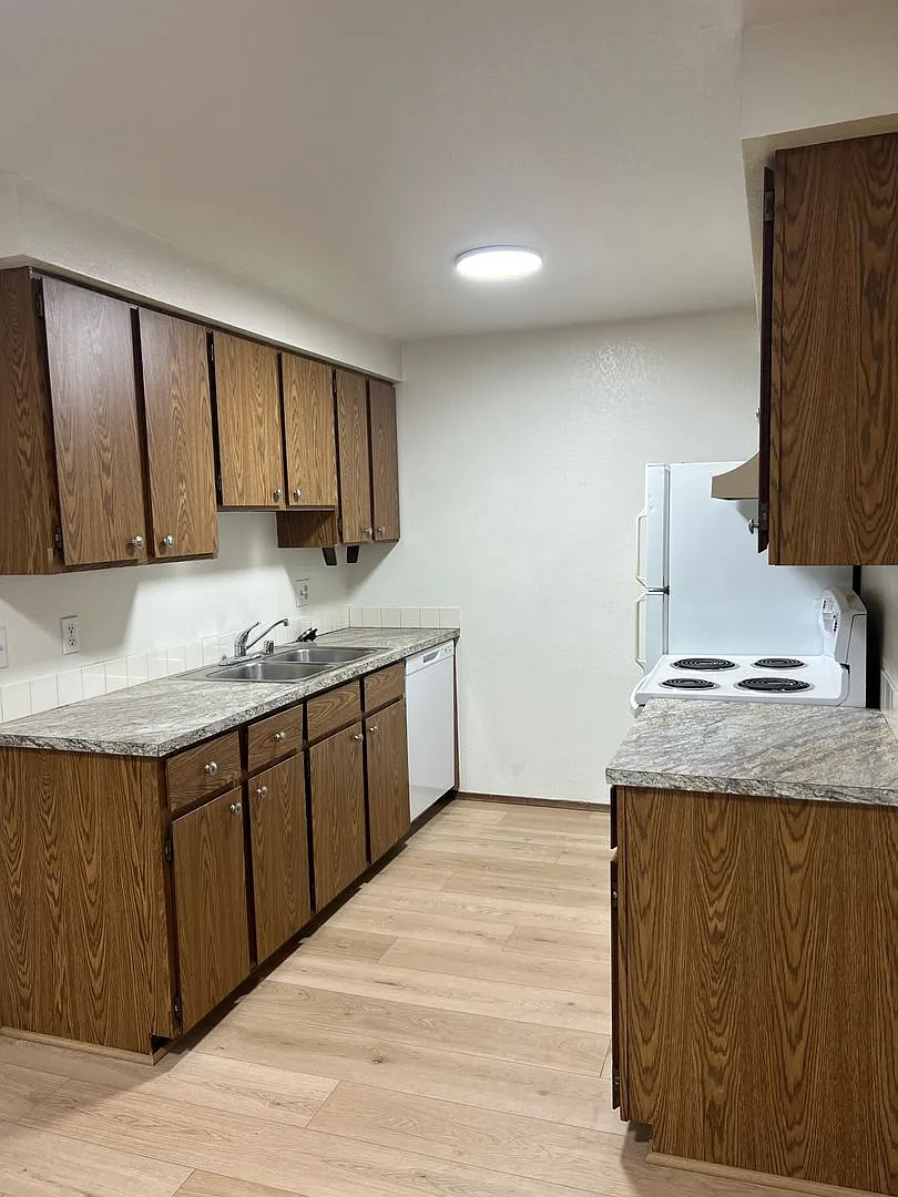 Building Photo - Viking Suites