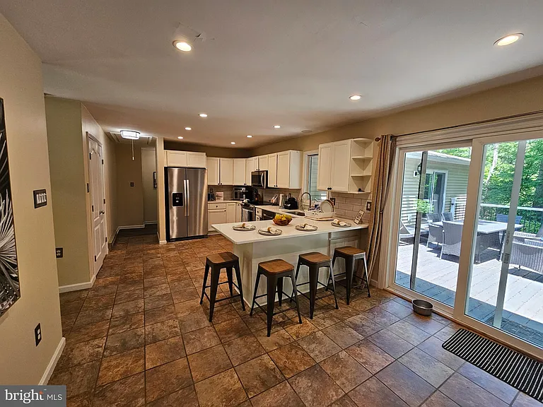 1244 Reed Ln — Photo 3