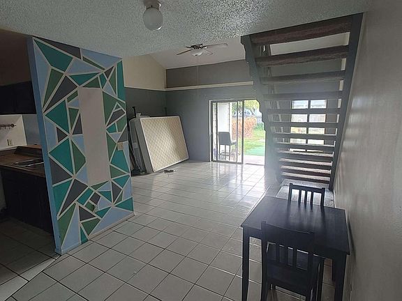 3rd image of 2745 Hunt Club Ln