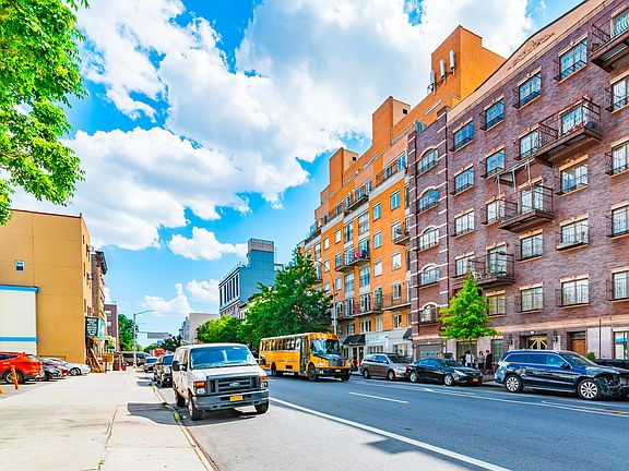 5th image of 902 Bedford Ave APT 1
