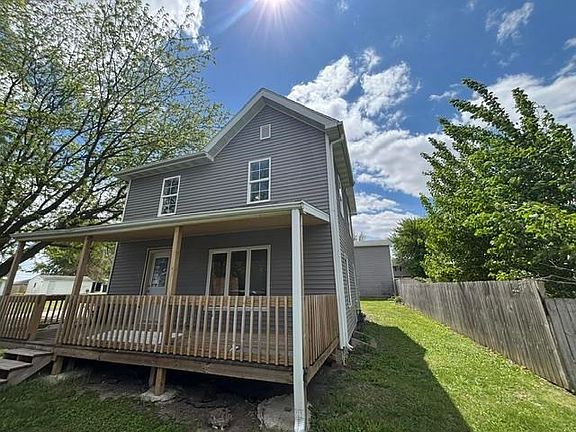 3rd image of 411 E Jayne St